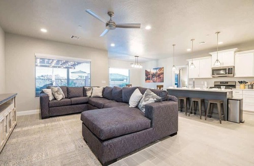 Hurricane House | Zion Village Poolhouse (From $299) Sleeps 24 * Spa