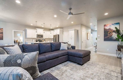 Hurricane House | Zion Village Poolhouse (From $299) Sleeps 24 * Spa
