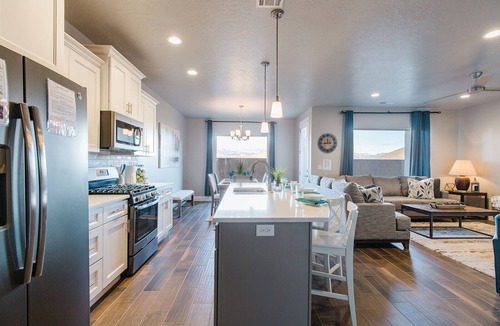 Hurricane House | Zion Village Resort 2102| Community Pool, Ping Pong table, and near Zion National Park