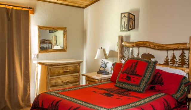 09) 1 Bedroom Condo - King - The Mountain Inn