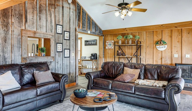 1/2 Mi to State Park! Riverfront Ozarks Retreat