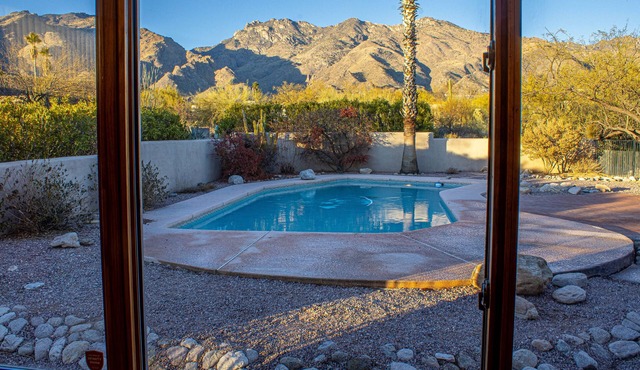 1 Acre Estate Home,Mtn. Views,Pool,Billiards,Private Desert:Saguaro Sanctuary@Catalina Foothills