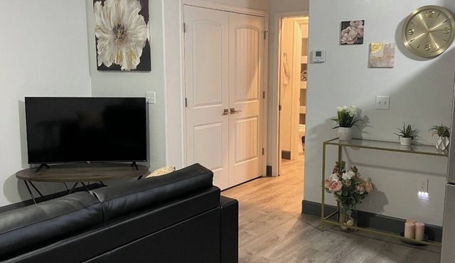 1 bedroom apt on 3rd floor. North Central location . Near shops, restaurants.