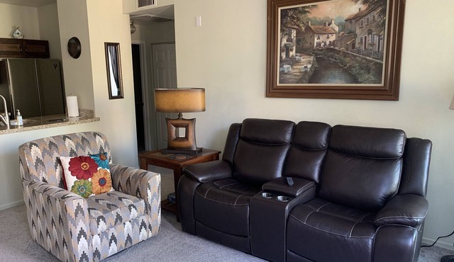 1 Bedroom First Floor Condo-walking Distance To Kierland Commons