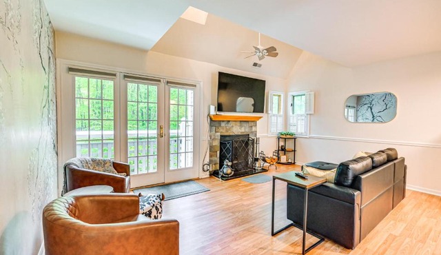 1 Mi to Mohegan Sun: Studio w/Pool Access
