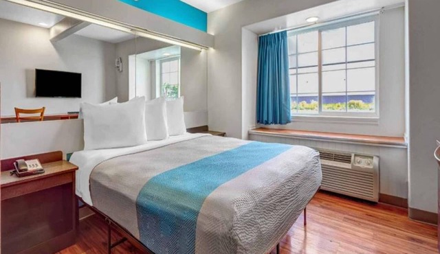 1 Queen Bed | Suite, Nsmk, Micfridge, Sofa-Bed