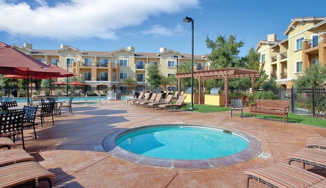 10 minutes to BottleRock/1 bedroom with a full kitchen and jet tub