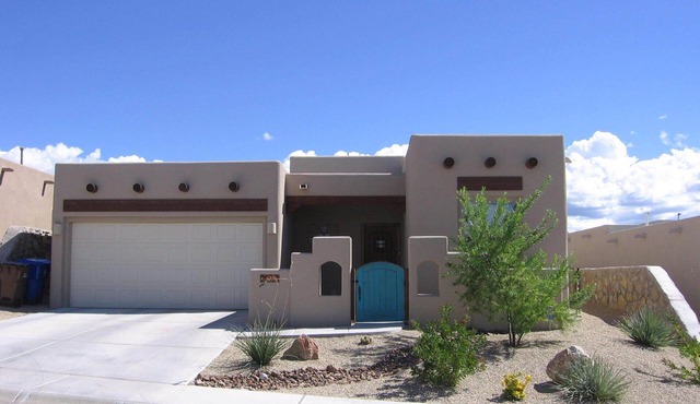 10 yr. old single story 1505sf. 2 bedroom home overlooking Organ Mtns
