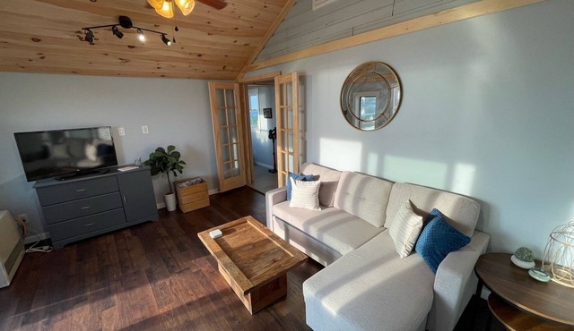 1000 Islands Waterfront Cottage