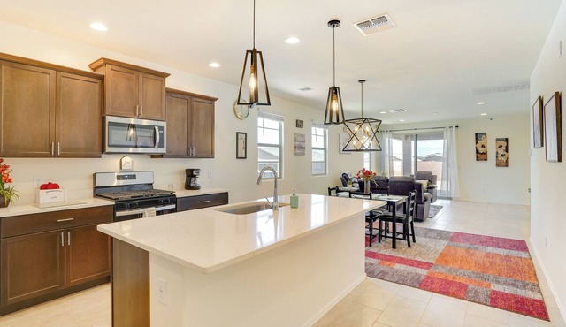 12 Mi to Downtown: Tucson Home w/Community Pool