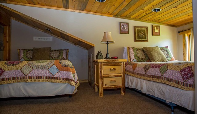 15) 1 BEDROOM WITH LOFT CONDOS - 3 QUEENS- The Mountain Inn
