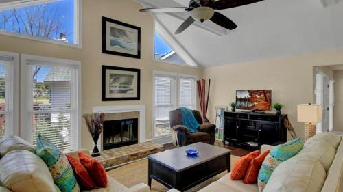 15 Lake Village by AvantStay