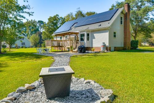15 Mi to Raleigh: Dog-Friendly Home w/Fire Pit!