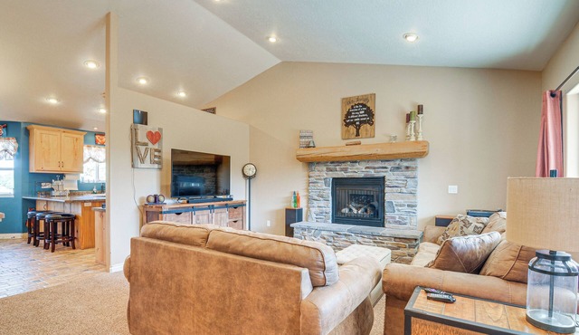 18 Mi to Mammoth Cave: Spacious Group Getaway