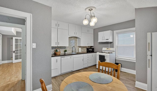1BD-Parking/Reading Nook-Extended Stay