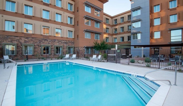 1BR 2 Queens Accessible Suite w/Free Breakfast!