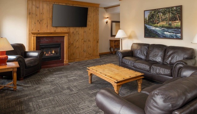 2 Balconies: Enjoy a Beautiful Atmosphere at Our Rustic Lodge-Styled Stay