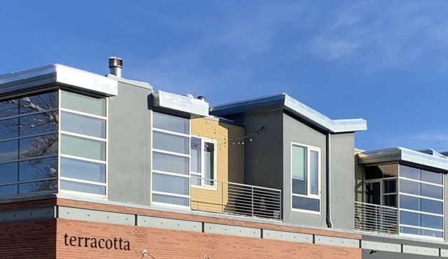 2-Bdrm 2-Bath Luxury Loft on Pearl St & 20th w/Flatirons Views