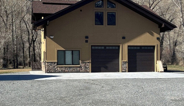 2-bedroom, 2nd story ranchette apartment for relaxing in beautiful Mackay Idaho