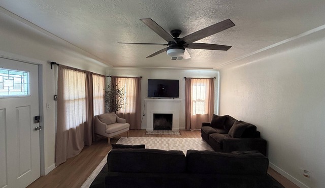 2-bedroom house in soothing Bakersfield with refreshing AC