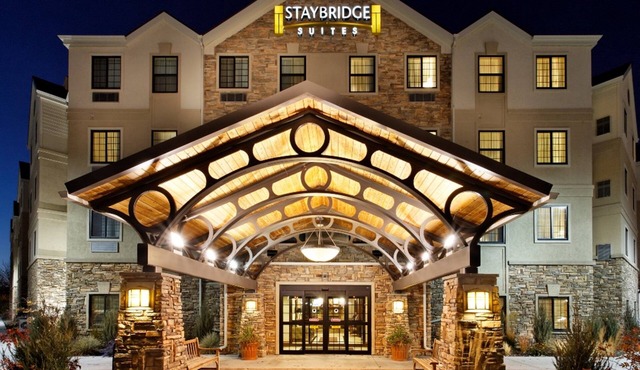2 Bedroom Suite Near Toledo | Relaxing Retreat with Shared Indoor Pool + Free Breakfast!