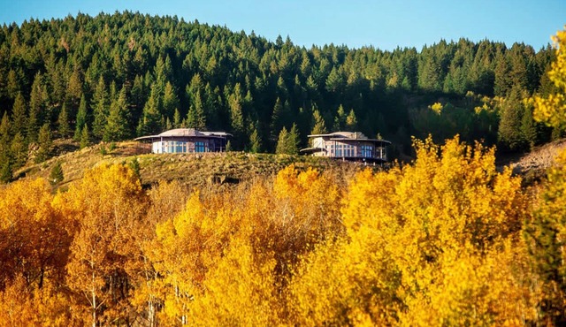 2 Dome Cabins-1 hr to Yellowstone-Hot tub+Theater+Gaming Room+Pool Table+Air Hockey+Shuffle Board+Secret Kids Playroom