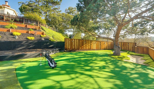 2 Mi to Beach: Home w/Patio in Del Rey Oaks!