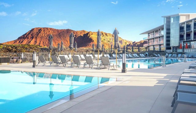 2 Modern Rooms w/Easy Pool Access & Perfect to Explore Trails & Local Activity