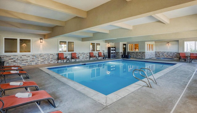2 Queen Beds | Shared Hot Tub Access | 1.1 Miles to County Historical Museum