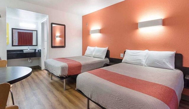 2 Queen Beds|Smk,Micfridge