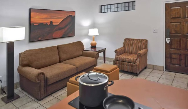 2 Spacious Sedona Suite Near Uptown l Gym, Spa & Outdoor Recreational Area