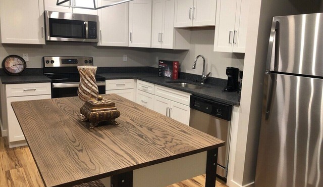 204 New Downtown living - Queen - Wi-fi