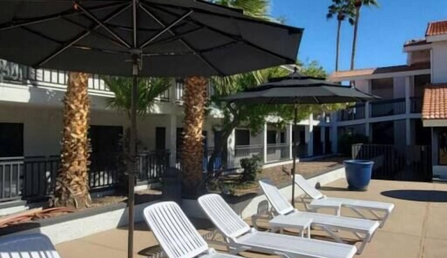 211 Cozy and stylish one bedroom -Pool & Spa!