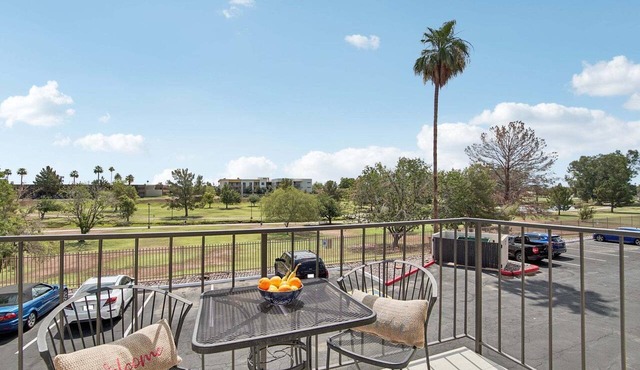 240 Relaxing Scottsdale Stay – Pet-Friendly, Park Views & Putting Green