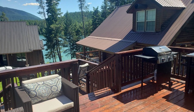 2BR, 1B, Sleeps 4, Lakeview and Lake access in West Glacier