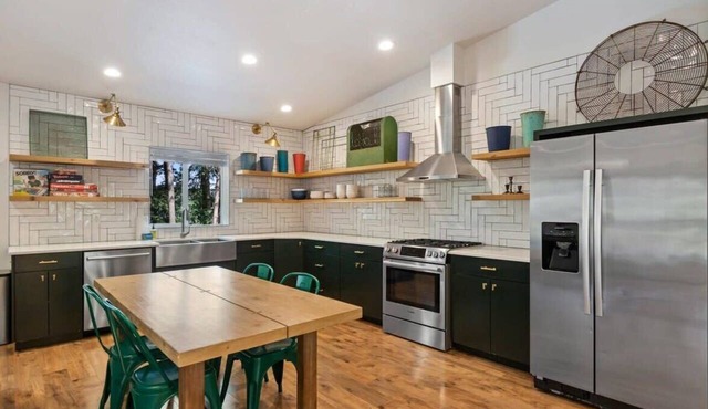 2BR Loft w/Private Patio & Water Views