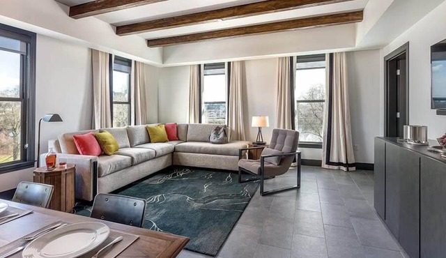 2br Presidential Condo in Waterfront District!