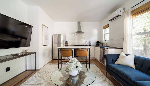2BR - Trendy NW 23rd - Walk to Cafes & Shops