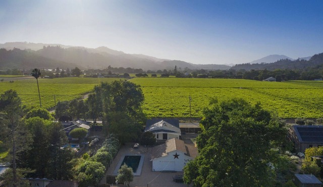 3 bd 2 ba Vineyard View Farmhouse close to downtown St. Helena Permit PL24-006