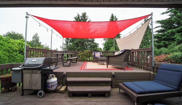 3 bed 1 bath retreat in Vancouver WA w/Sun Deck close to downtown Vancouver WA