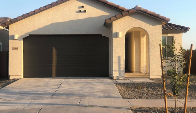 3-bedroom Home in beautiful Queen Creek!