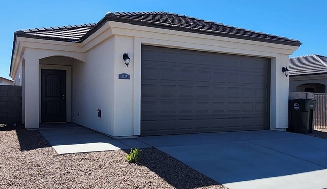 3-bedroom house in welcoming Kingman with AC