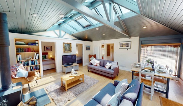 3 bedroom Lodge boasting a superb location