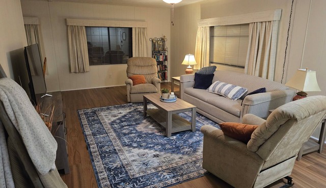 3-bedroom mobile home near the Colorado River