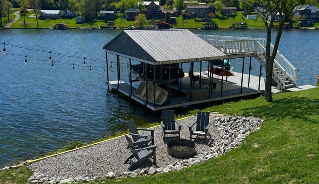 3-bedroom modern mid century cabin! Hot tub, fire pit and lake front