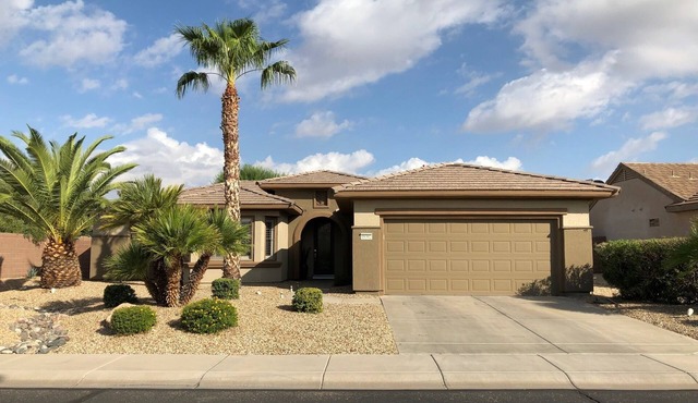 3 Bedroom Rancher in Resort community of Sun City Grand w/pool and private yard