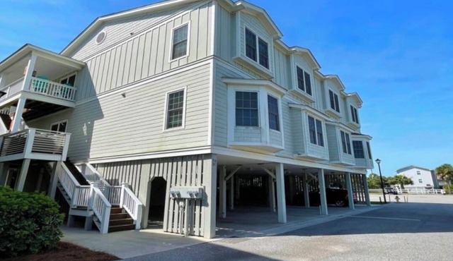 3-bedroom villa in peaceful Edisto Island, seconds from the beach