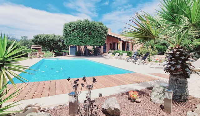 3-bedroom villa - Private pool - Cala Rossa beaches on foot.