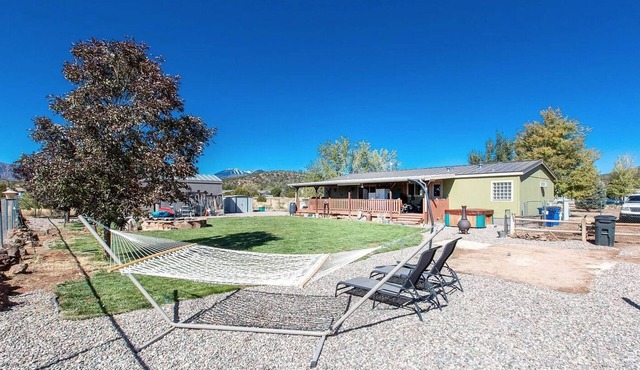 3 bedrooms with beautiful mountain views and a brand new hot tub
