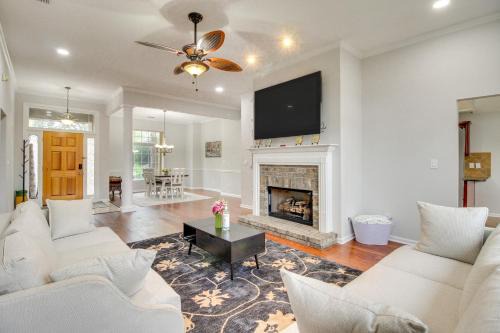 3 Mi to Oglethorpe Mall: Home w/Fenced Yard!